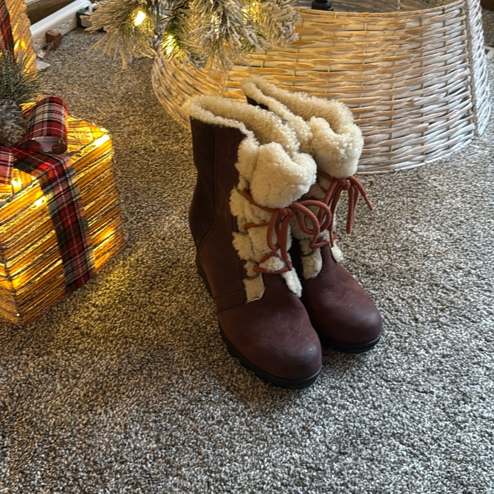 Warm wedge Sorel boots